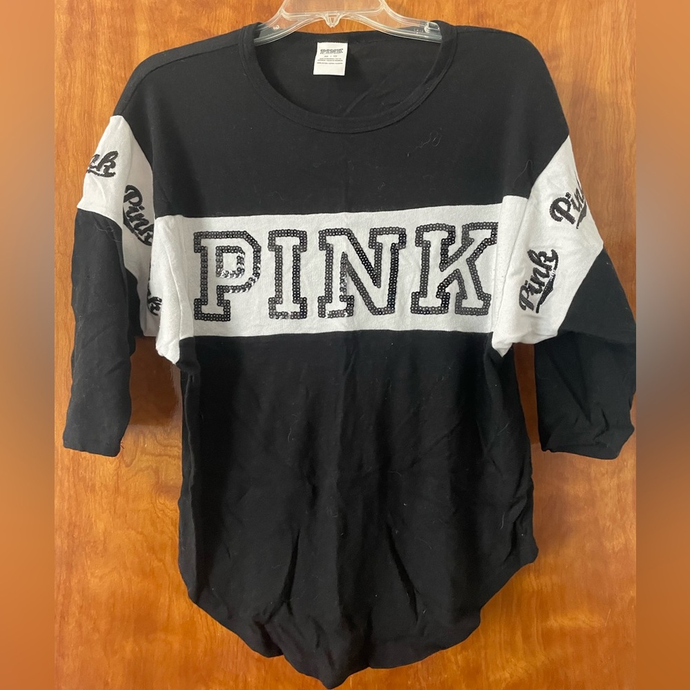 Victoria’s Secret PINK 3/4 Length Sleeves Black & White Top Sequined Logo XS - Picture 1 of 1